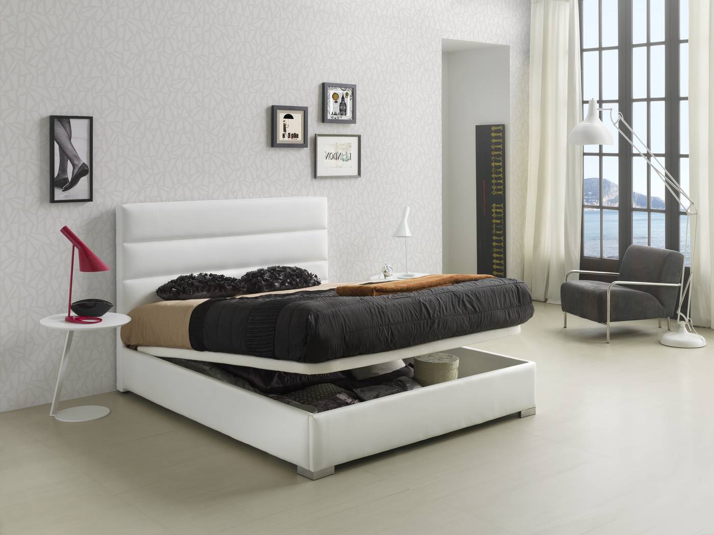 Cama con canapé abatible tapizada en polipiel, tela o terciopelo. Disponible en varios tamaños y colores.